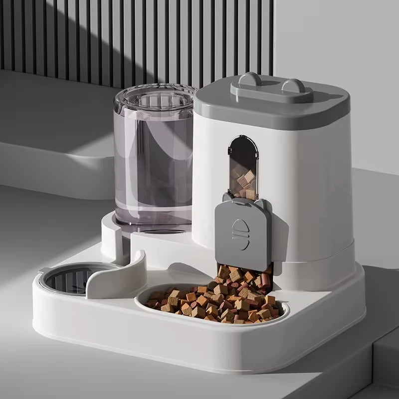 Spill-proof cat and dog feeder